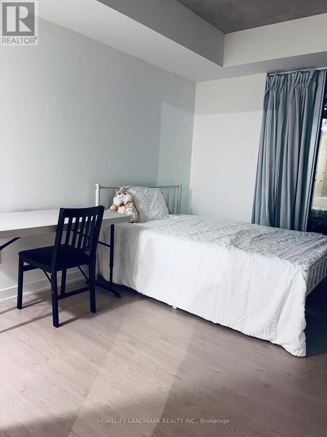 Building Photo - 65 Mutual St