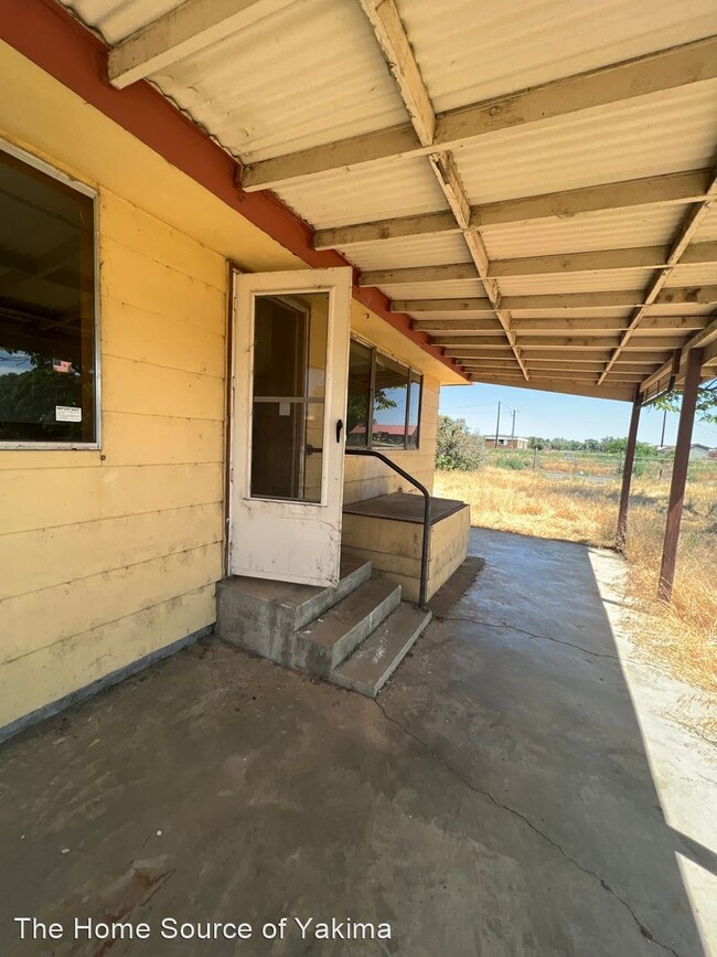 Building Photo - 3 br, 1 bath House - 1640 N Camas Road