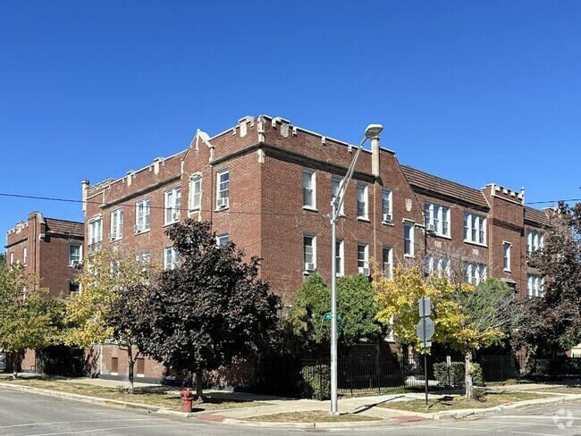 Building Photo - 3008 N Whipple St