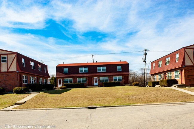 Exterior - Ironwood Court - Ironwood Court Apartments