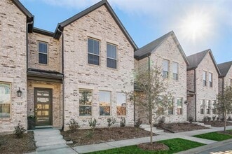 Building Photo - 325 Colusa Dr