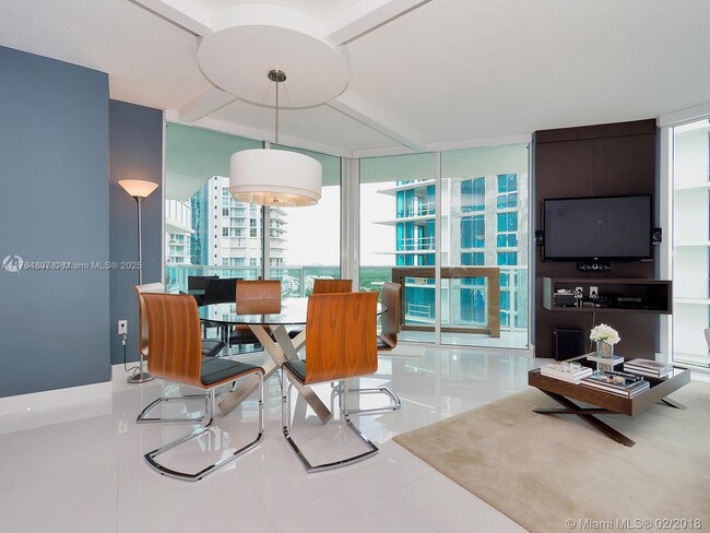 Foto del edificio - 250 Sunny Isles Blvd