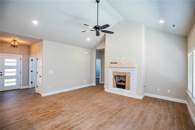 Building Photo - 1137 Parker Ln