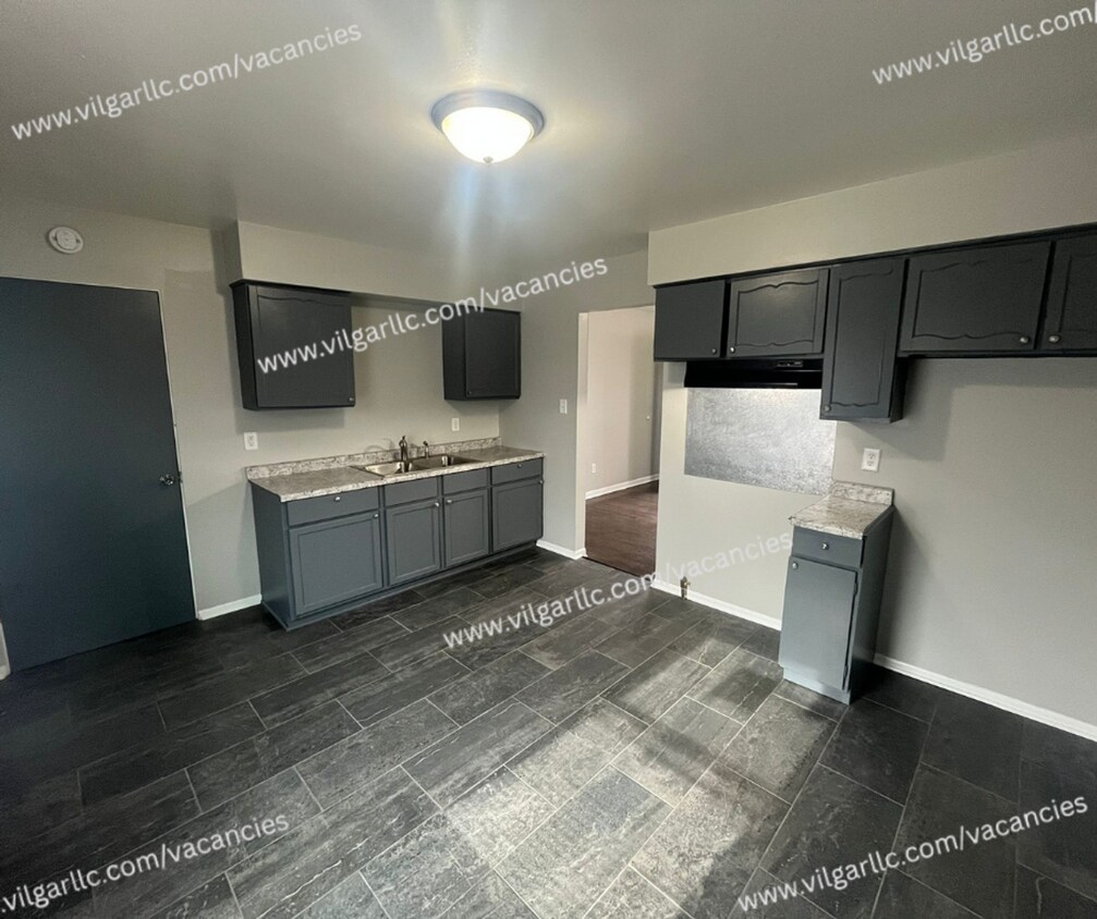 Foto principal - 3 Large Bedrooms • 1 Bathroom home in Gary...