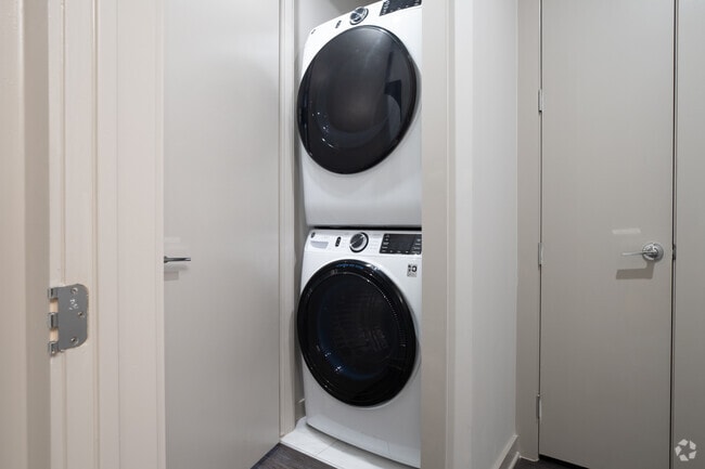 1BR, 1BA - 749SF - The Marlowe