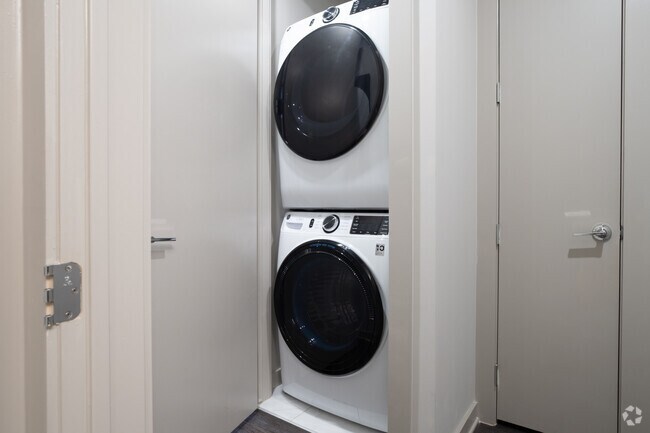 1BR, 1BA - 749SF - The Marlowe