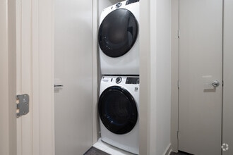 1BR, 1BA - 749SF - The Marlowe