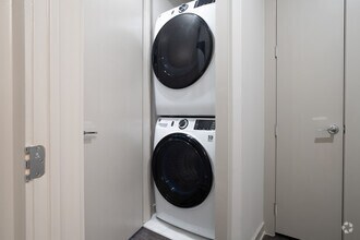 1BR, 1BA - 749SF - The Marlowe