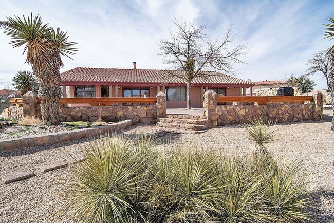 Building Photo - 6621 Vista Hermosa