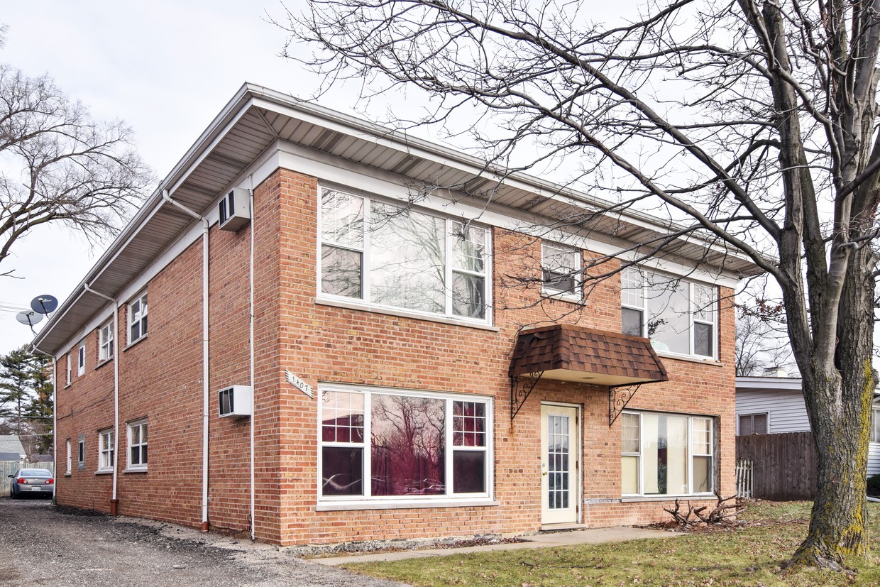 1407 E Roosevelt Rd, Wheaton, IL 60187 Apartments in Wheaton, IL
