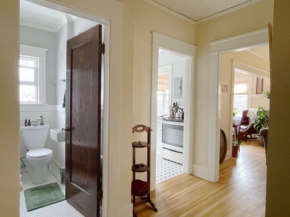 Primary Photo - 4902 Phinney Ave N