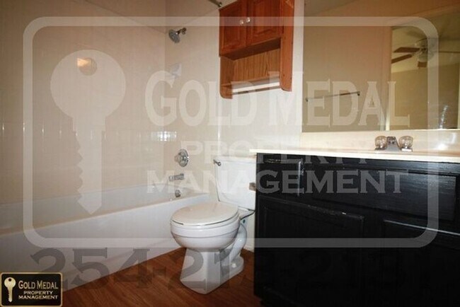 Foto del edificio - 2806 Cantabrian Dr