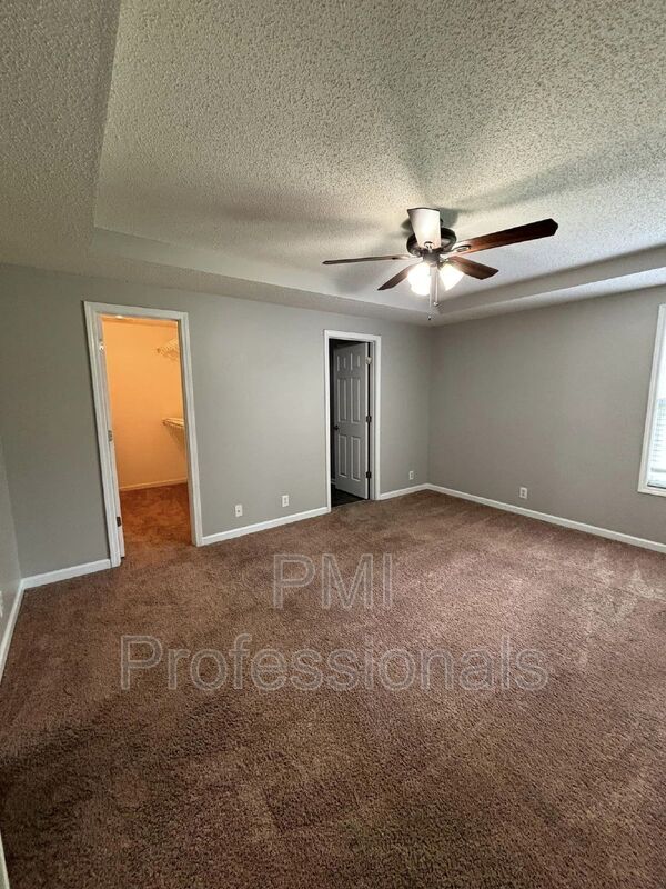 Building Photo - 1535 Rochester Dr