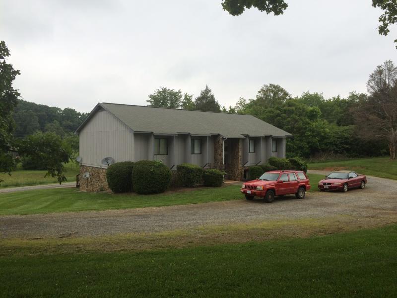 Primary Photo - 3378 Grassy Hill Apartments