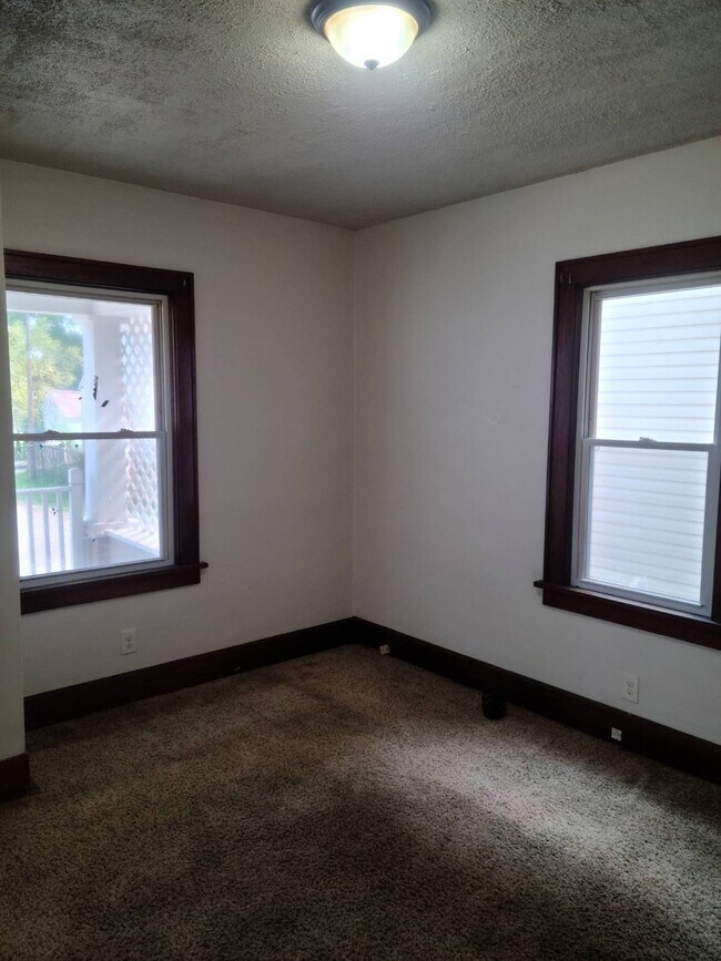 1023 Oak Dr NW, Canton, OH 44708 House Rental in Canton, OH