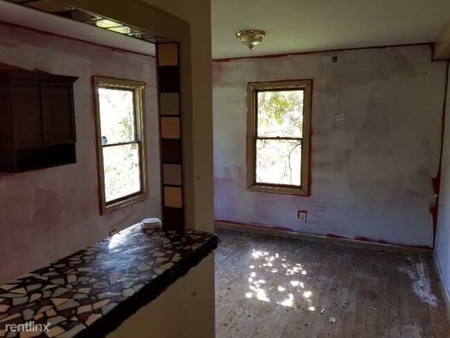 Building Photo - 2 br, 1 bath House - 208 Russie Ave A Unit A