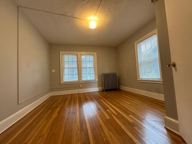 Building Photo - 18 Burgoyne St