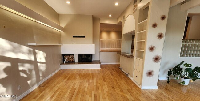 Foto del edificio - 18055 Lake Encino Dr