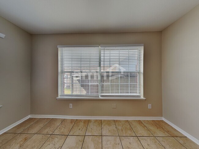 Foto del edificio - 439 Pinewood Ridge Dr