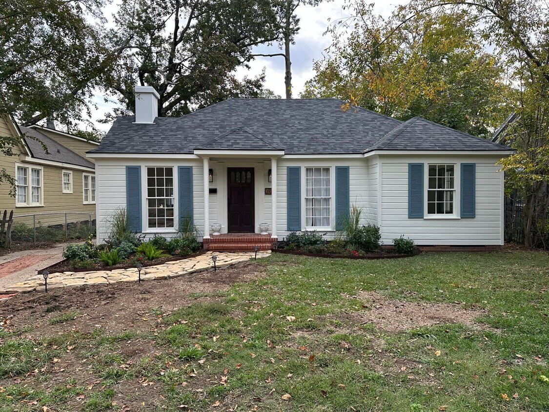 Foto principal - Beautifully Remodeled Highland Home
