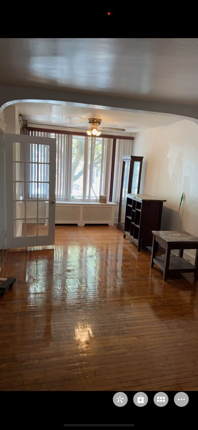 Foto principal - 3225 Fanshawe St