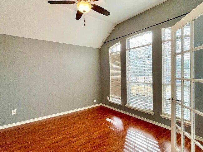 Building Photo - 5330 Golfside Dr