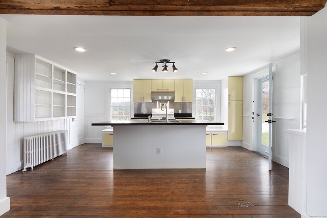 Building Photo - 126 Lime Rock Rd