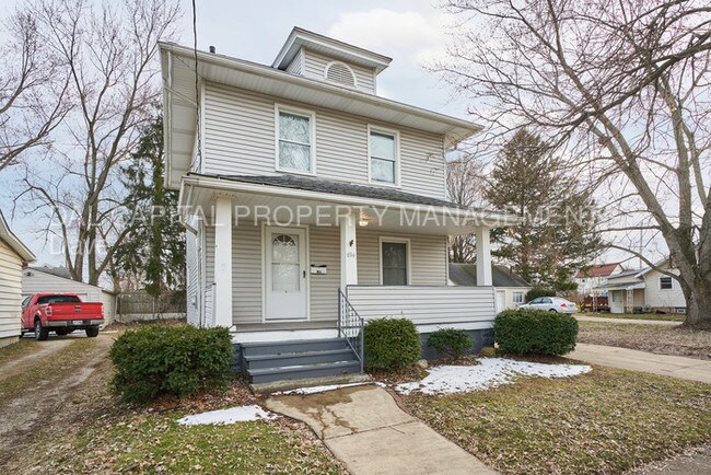 Building Photo - 694 Victoria Ave