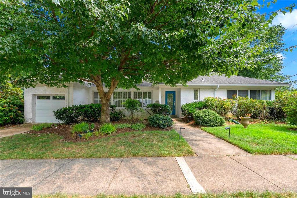 Foto principal - 2395 N Quincy St