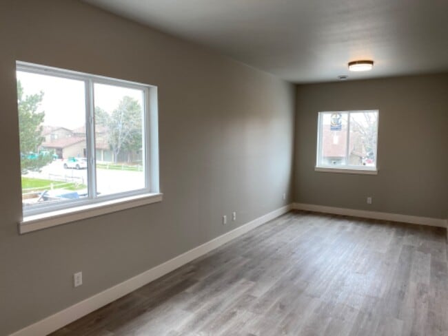 Building Photo - 3250 Rosebud Dr