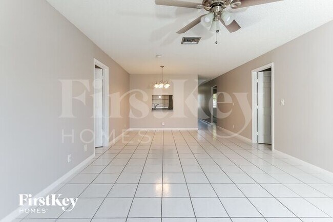 Foto del edificio - 12489 Guilford Way