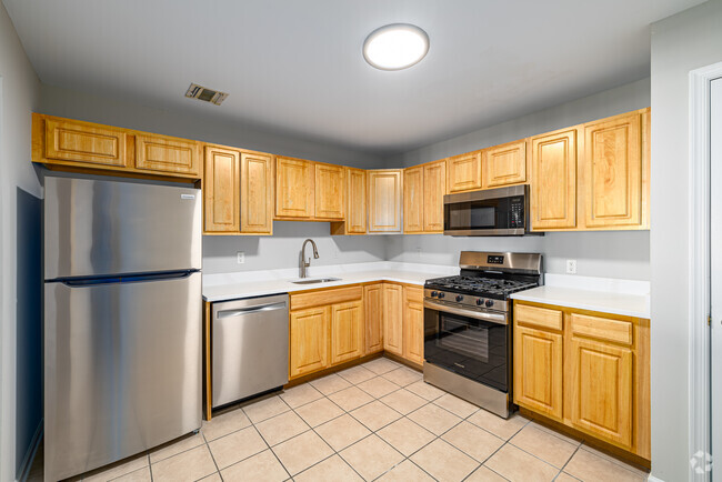 2BR, 2BA - 1,500SF - Kitchen - BIRCH GLEN