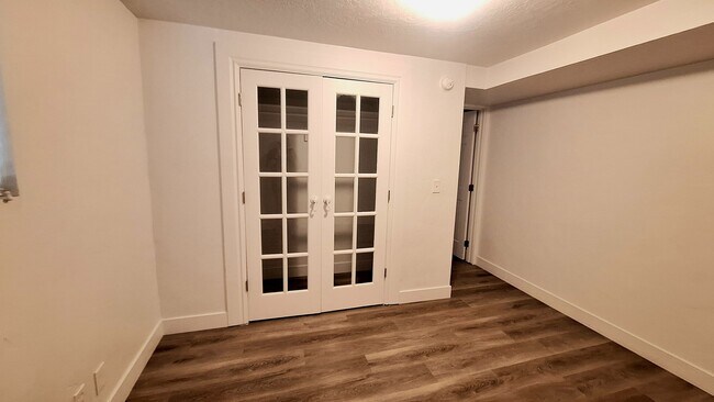 Building Photo - 935 E 600 S