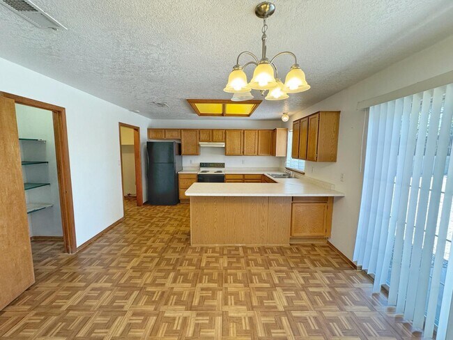 Foto del edificio - 10327 Cedar Springs Pl NW