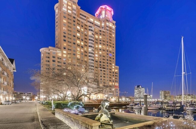 Foto del edificio - 100 Harborview Dr