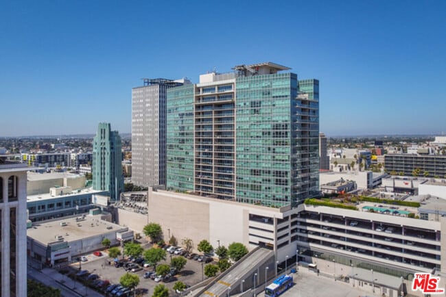 Foto del edificio - 3785 Wilshire Blvd