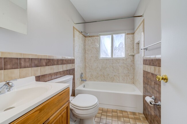 Building Photo - (354) 3937-39 Jane