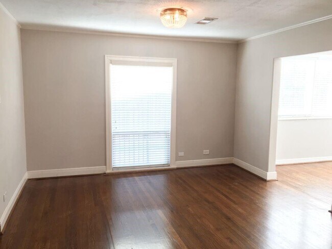 Building Photo - 2811 Quenby Ave
