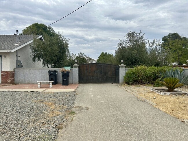 Building Photo - 29790 Cadena Dr