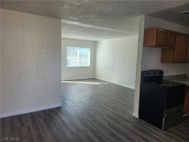 Foto del edificio - 2700 E Basswood Ave