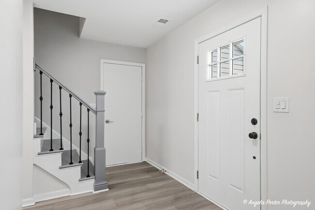 Foto del edificio - 1240 Huntington Dr