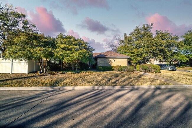 Foto del edificio - 14813 Sopras Cir