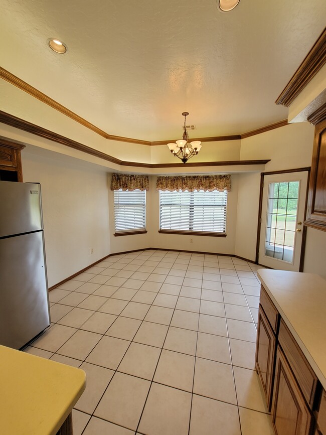 Foto del edificio - 8415 Valley Creek Dr