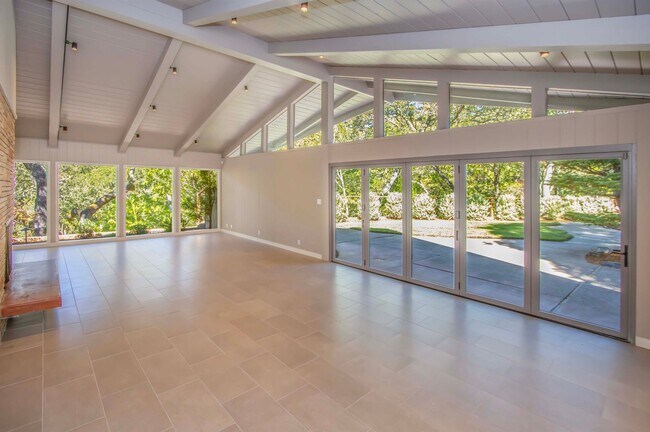 Foto del edificio - Mid-Century 5Bd/3Ba in Kentfield