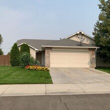 Building Photo - 3268-3270 N Mitchell St