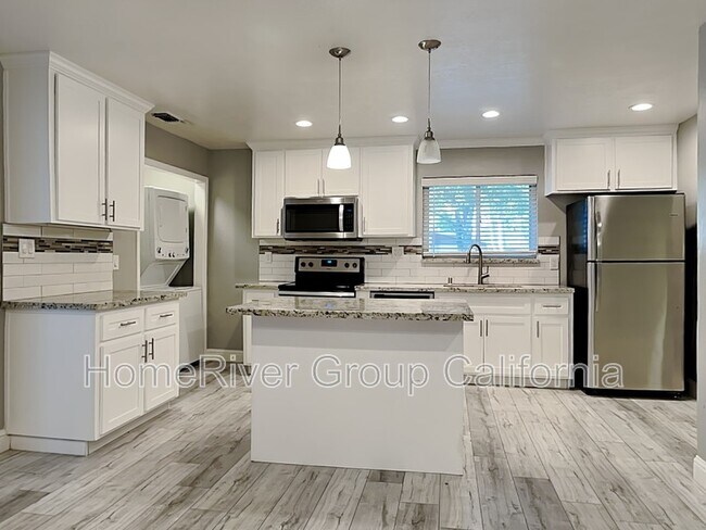 Foto del edificio - 3228 Somerset Rd