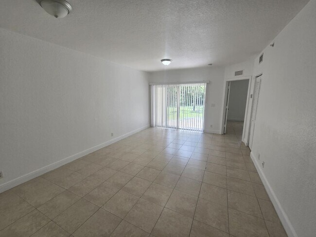 Foto del edificio - 3 Bedroom Townhome in West Palm Beach