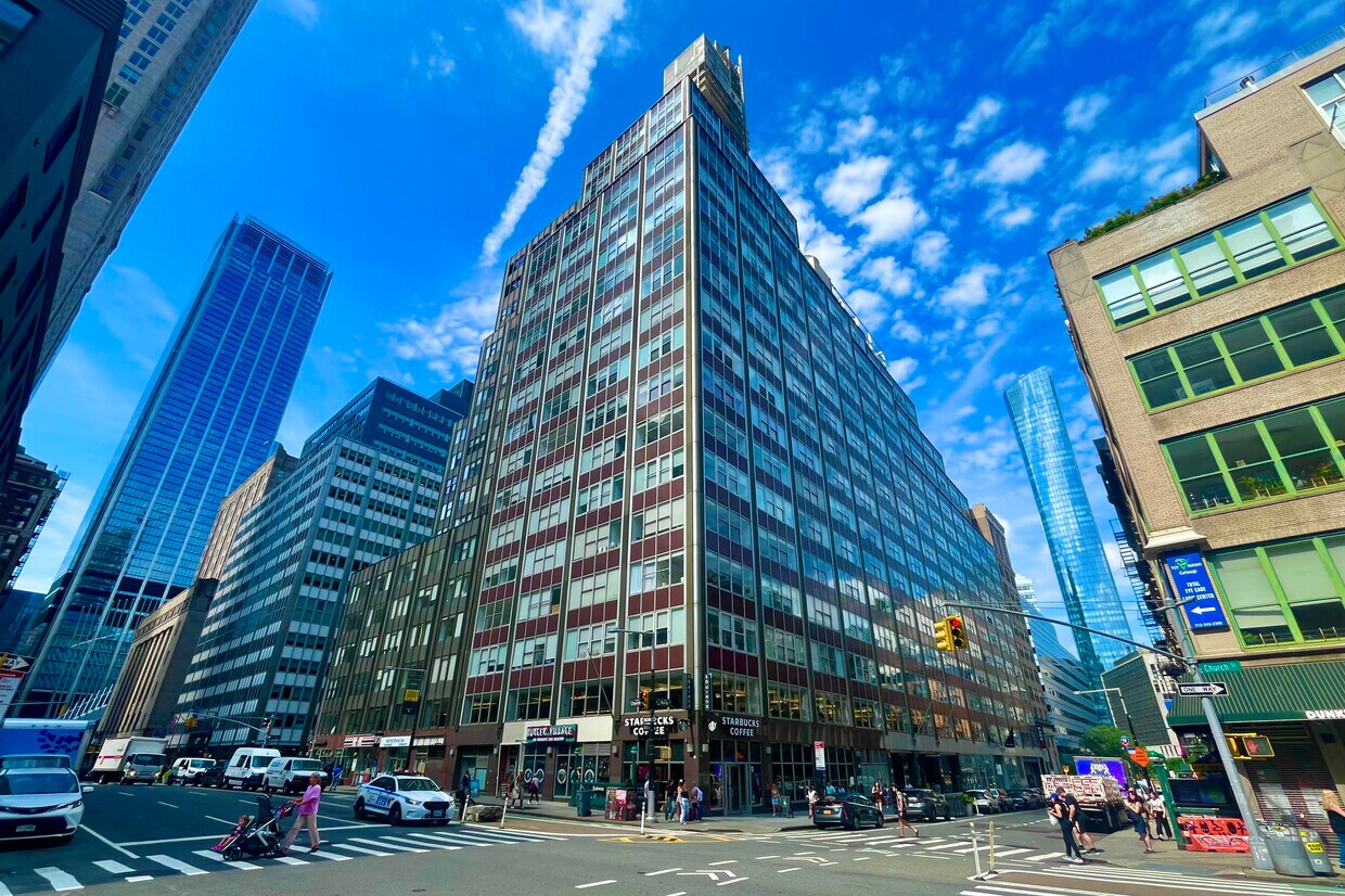 Primary Photo - Sun Blasted Studio Flex 1BR in TriBeCa
