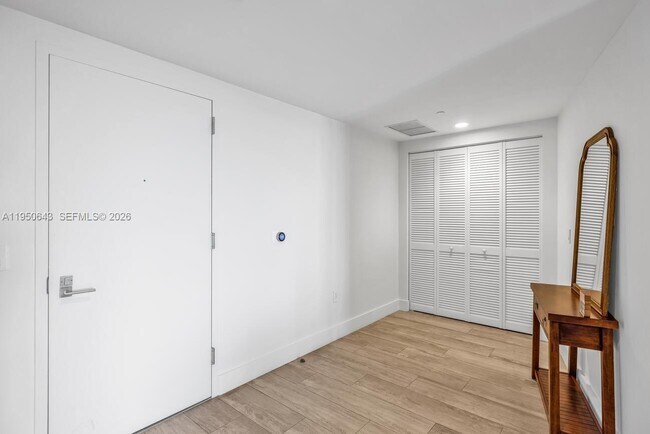 Foto del edificio - 121 NE 34th St