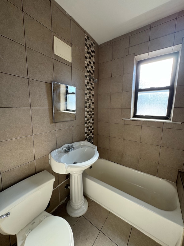 Foto del edificio - 210 Roseville Ave